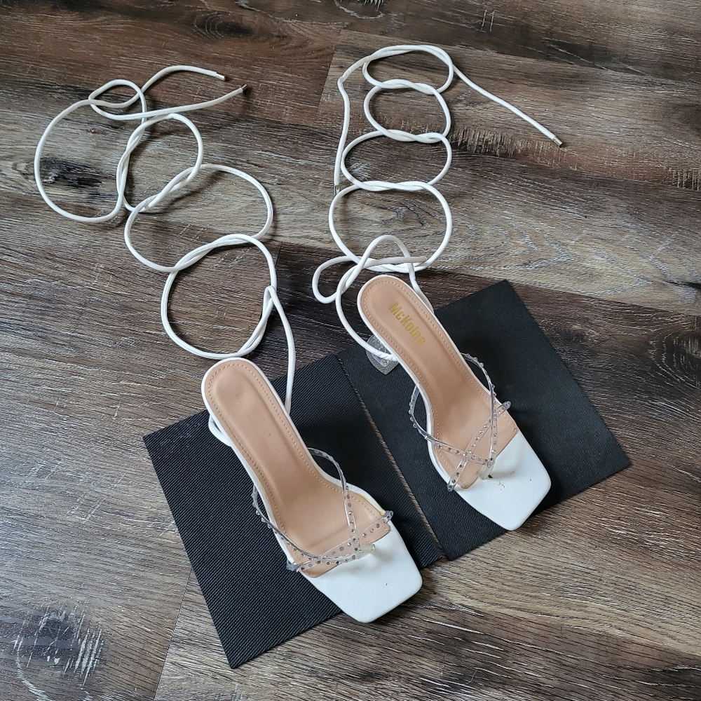 🌷🩵White Rhinestone Strappy Heels🎀